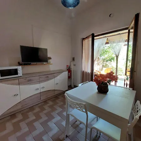 Дом отдыха 800 Mt Dal Mare - Casa Flora E Casa Aurora Тертения